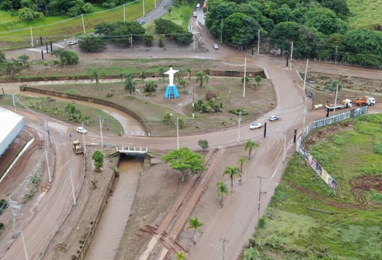 Netto Donato apresenta plano de R$ 400 milhões a Tarcísio para combater enchentes em São Carlos