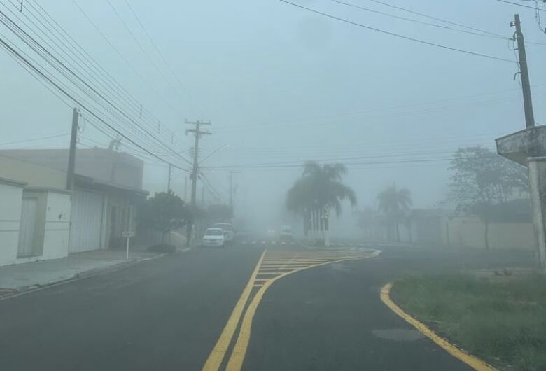 São Carlos amanhece tomada pela neblina nesta sexta-feira; chuva deve continuar hoje