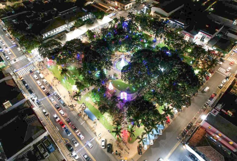 “Natal de Luzes e Sons Ibaté 2023” teve final de semana agitado na Praça Central