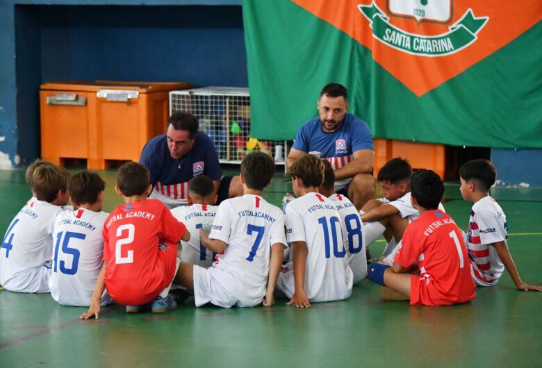 Festival de futebol reúne quatro equipes em São Carlos - São Carlos Agora