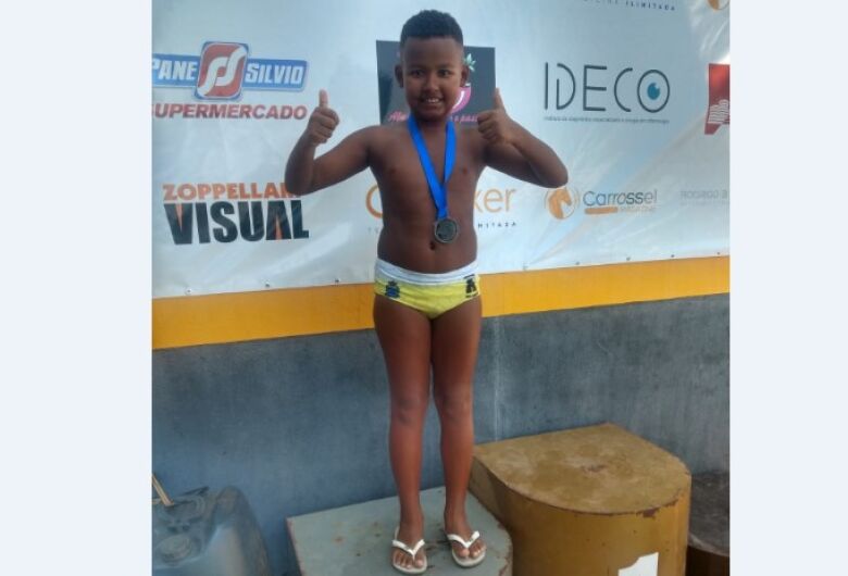 São-carlense de 9 anos se dedica e sonha com futuro promissor na natação