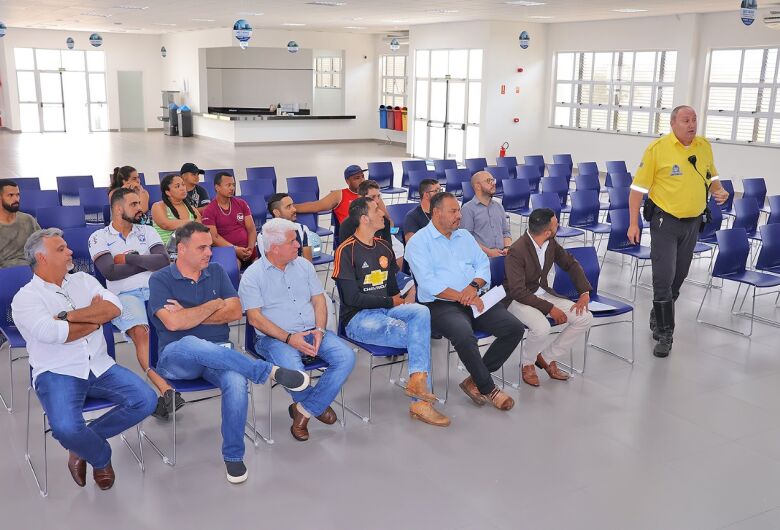 Reunião trata da criação de associação de motoboys em São Carlos