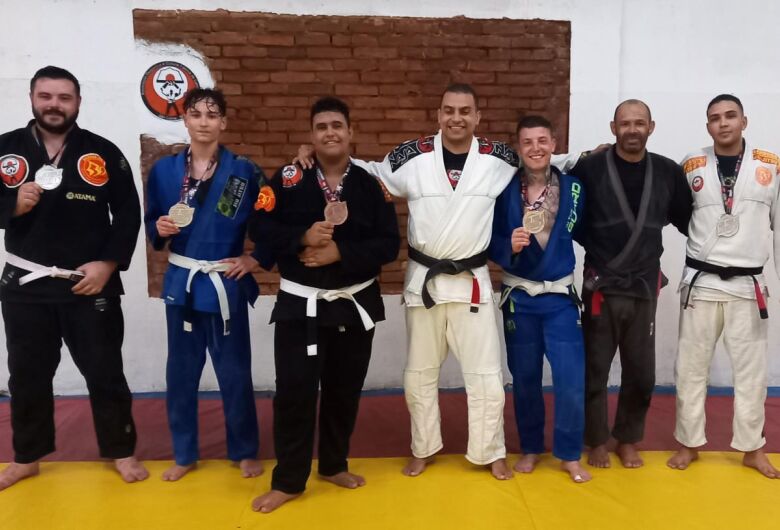 Atletas do Jiu-Jitsu de São Carlos se destacam em competição em Ribeirão Preto