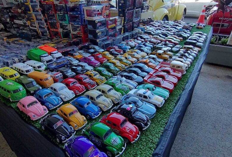 Encontro de colecionadores de carros e bonecos em miniatura é neste final de semana 