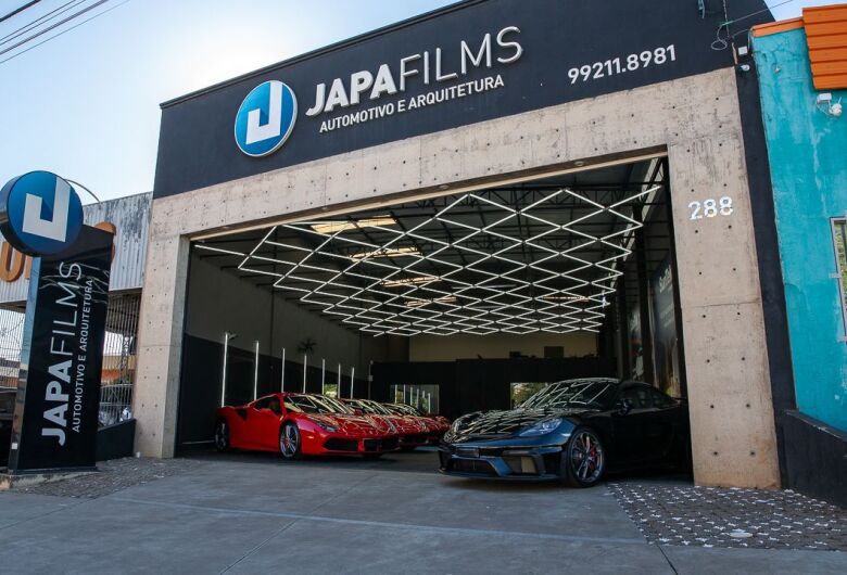 Japa Films completa 13 anos e comemora com exposição de carros de luxo 