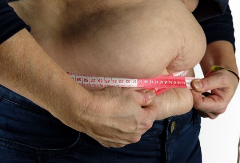 Obesidade abdominal associada à fraqueza muscular eleva risco de síndrome metabólica
