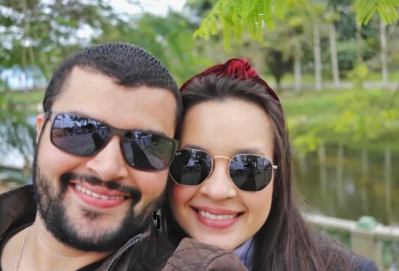 Casal de São Carlos é encontrado morto dentro de veículo