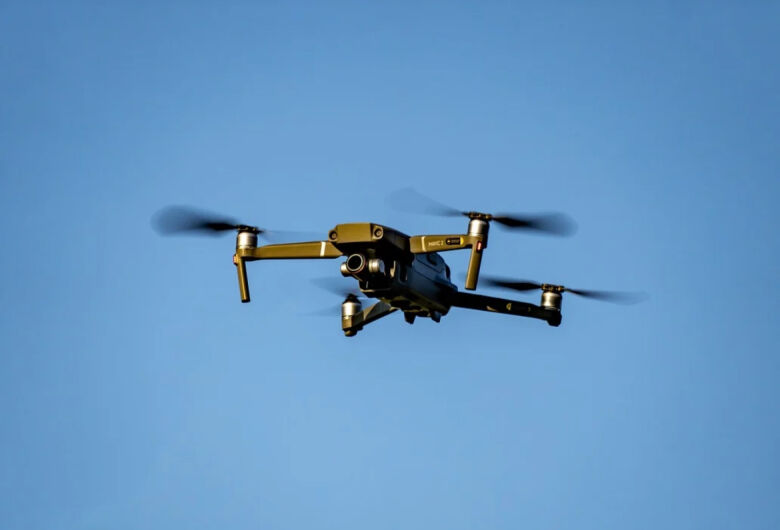 Drone causa incômodo e mulher registra queixa na Polícia Civil