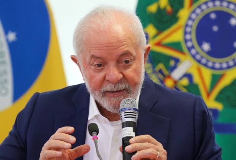 Lula veta projeto que acabava com saidinha de presos 