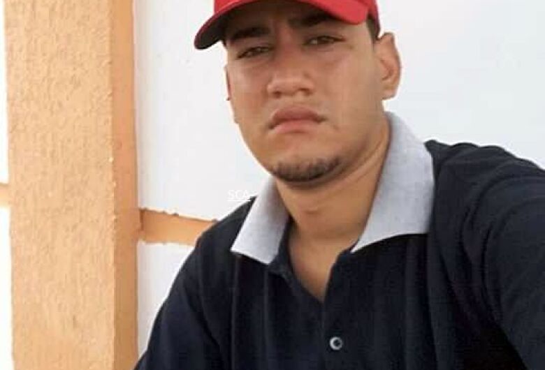 Jovem é morto a tiros e adolescente baleada em cidade da região