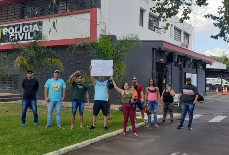 Construtora emite nota após manifestação de futuros moradores de loteamento em São Carlos 