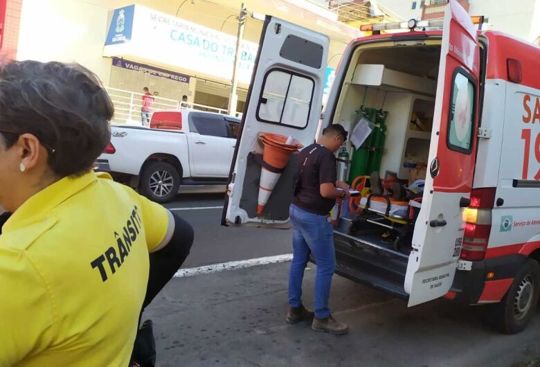 Mulher sofre queda dentro de ônibus em São Carlos