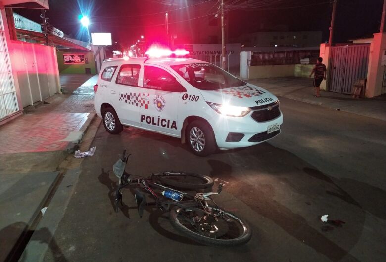 Ciclista é socorrido inconsciente após ser encontrado ferido na rua Antônio Blanco 