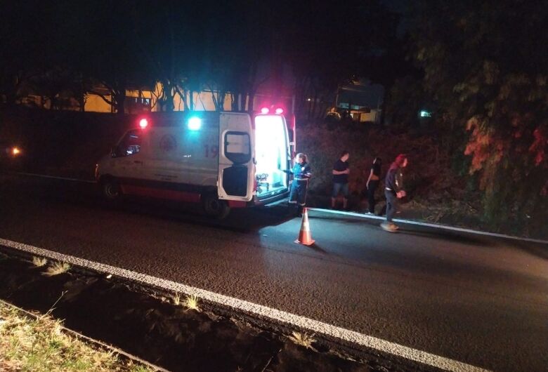 Motociclista fica ferido após acidente em alça de acesso da Washington Luiz 