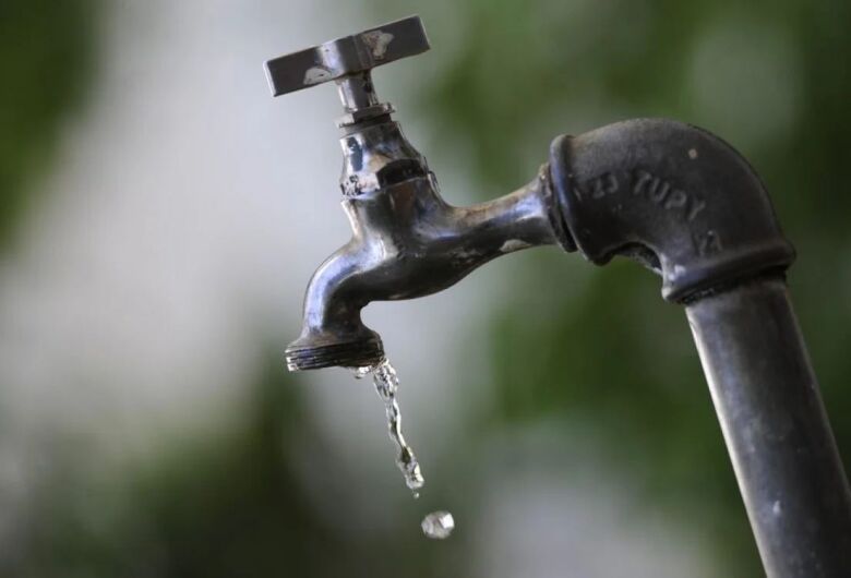 Moradores de vários bairros reclamam de falta da água; SAAE fala em excesso de consumo