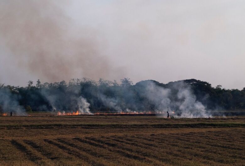 Departamento de Fiscalização e Promotoria alertam população sobre queimadas