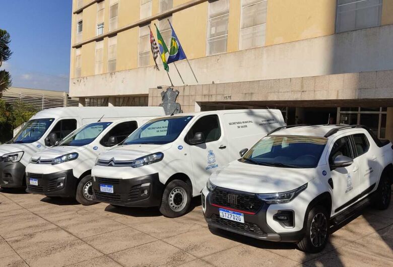Prefeitura entrega quatro novos carros para a Secretaria de Saúde