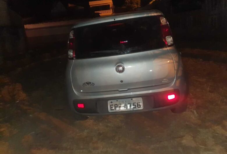 Adolescentes são flagrados em carro furtado no São Carlos 8