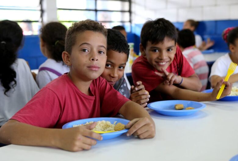 Escolas estaduais irão servir almoço aos alunos durante as férias
