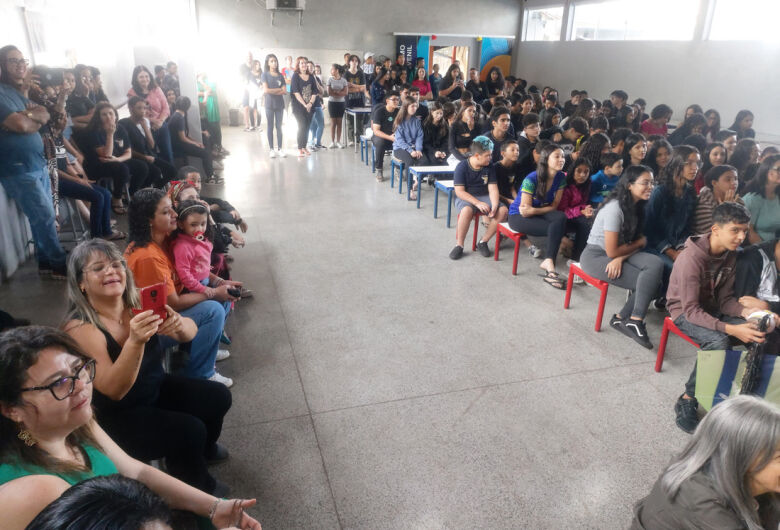 Escola Professora Maria Ramos de São Carlos em festa de final de semestre