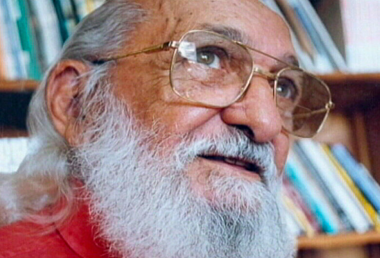 Paulo Freire é homenageado em selo e carimbo pelos Correios