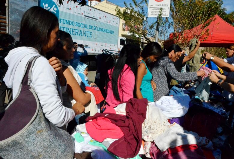 Caminhão com peças de roupas para doação estará em Santa Eudóxia no dia 19