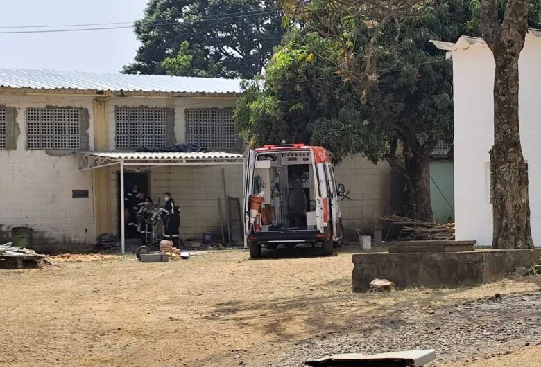 Trabalhador fica ferido após sofrer queda de cerca de 5 metros na Vila nery