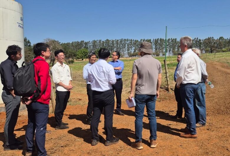 Delegação japonesa conhece tecnologias sustentáveis na Embrapa São Carlos para melhorar produtividade agropecuária