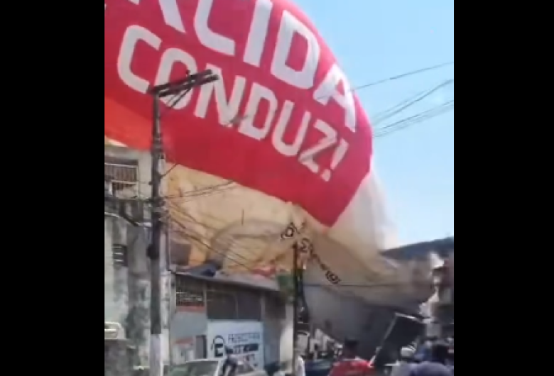 Dirigível da Airship cai sobre casa em Osasco