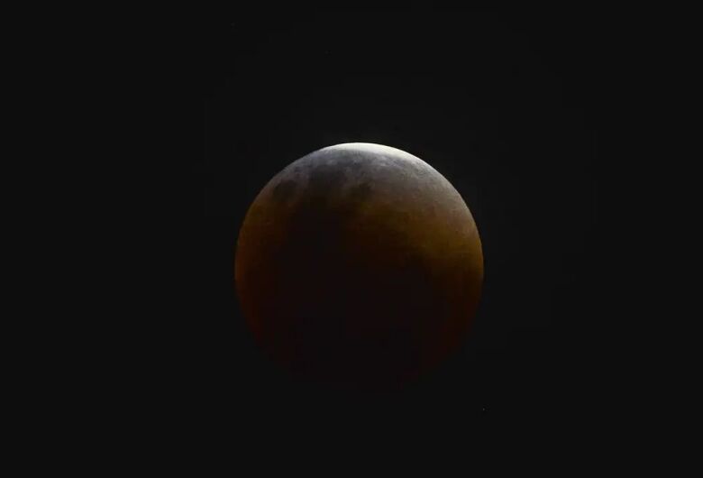 Eclipse parcial da Lua acontece hoje