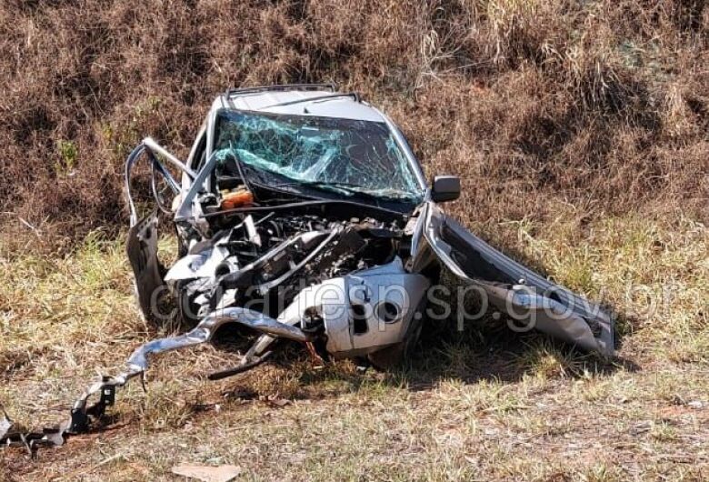 Colisão frontal mata duas pessoas na rodovia SP-191