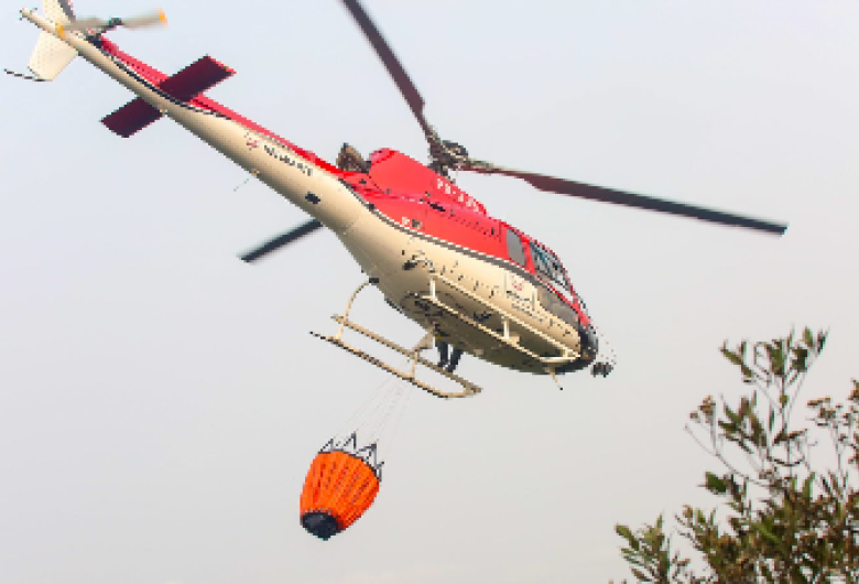 Governo usou 14 helicópteros no combate a incêndios no estado nesta quinta-feira 