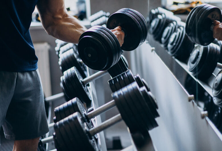 Aumentar as séries na musculação pode prejudicar ganhos de força e hipertrofia muscular?