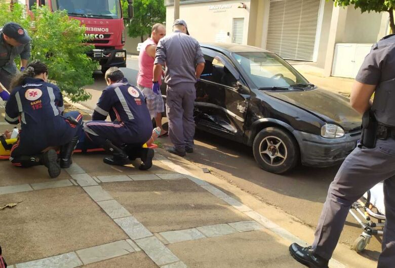 Motorista não respeita o “pare” e causa colisão no centro de São Carlos