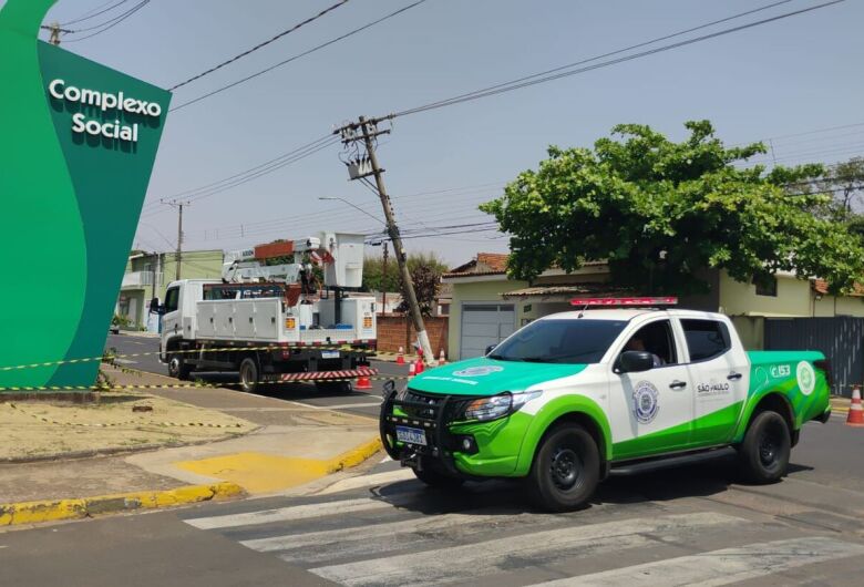 Avenida São João, em Ibaté, é interditada devido a acidente de trânsito