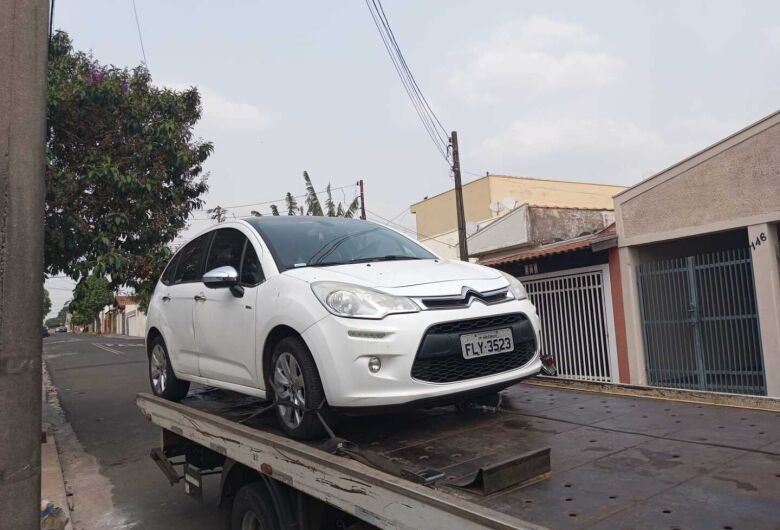 Carro furtado enquanto proprietário estava na igreja é localizado