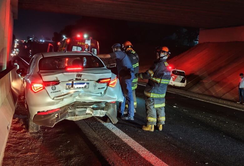 Engavetamento deixa uma pessoa ferida na Washington Luís 