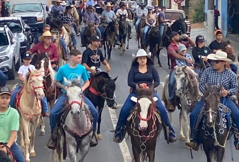 22ª Cavalgada de São Francisco de Assis em Ibaté reuniu centenas de pessoas; veja fotos