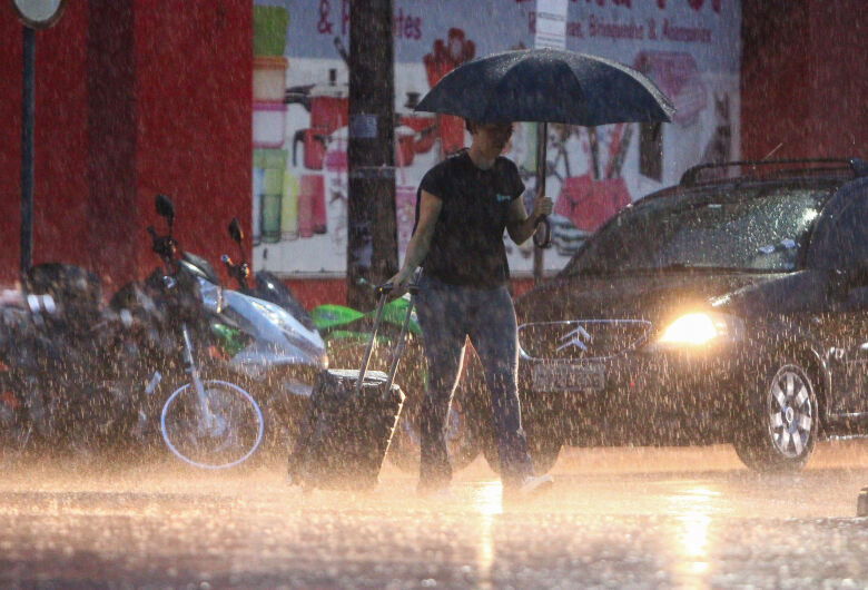 Sextou com muita chuva; veja quando o tempo vai melhorar no estado de SP