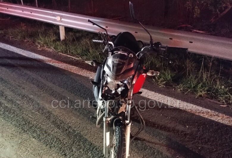 Motociclista perde a vida após colidir contra traseira de carreta na SP-304