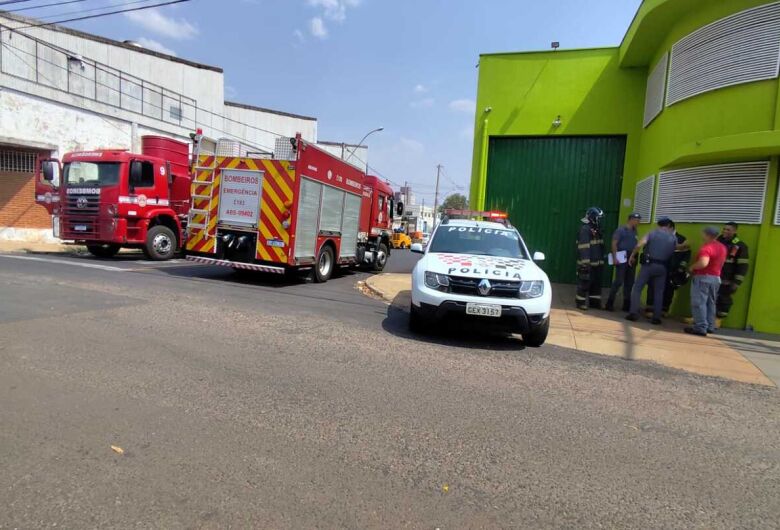 Plástico entra em combustão e provoca princípio de incêndio no Jardim Hikare