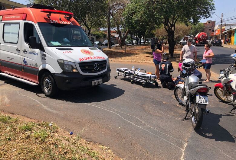 Jovem motociclista fica ferida após bater em carro no Boa Vista