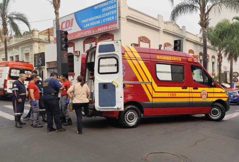 Motociclista se envolve em acidente no centro de São Carlos