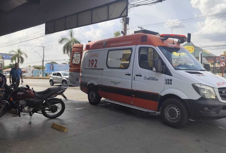 Colisão deixa motoboy ferido em cruzamento na Avenida Getúlio Vargas