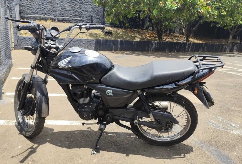 Adolescentes são detidos pela PM com moto furtada