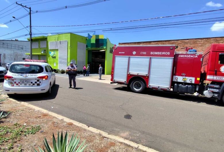 Reação química causa explosão e fere dois funcionários em empresa de São Carlos