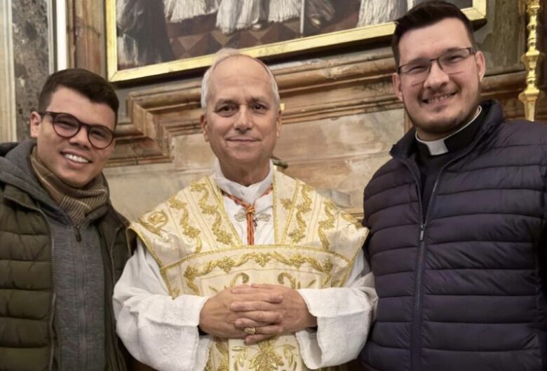 Padres da Diocese de São Carlos participam de missa em Roma