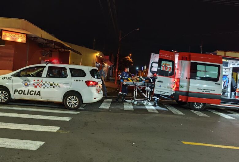 Colisão entre caminhão e motocicleta deixa motoboy ferido em São Carlos