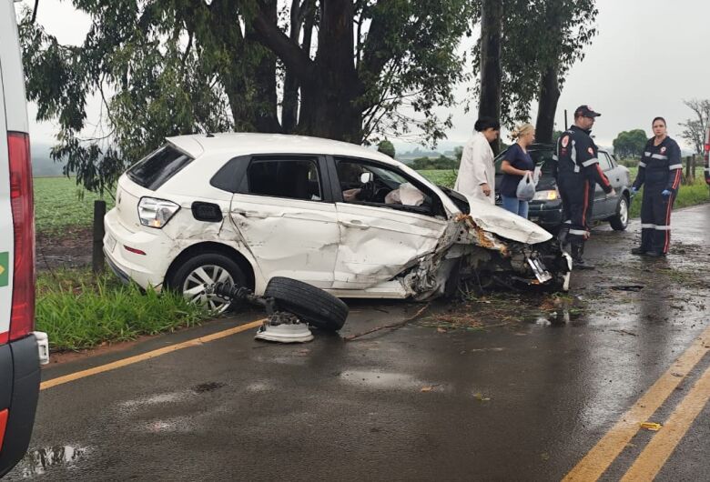 Médico sofre acidente na estrada Santa Eudóxia-Água Vermelha