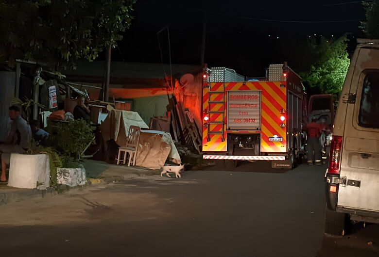 Mulher ateia fogo em residência após discutir com o marido